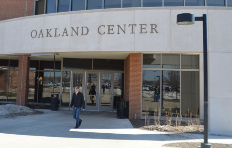 JRN 200 students survey the Oakland Center for vacancy