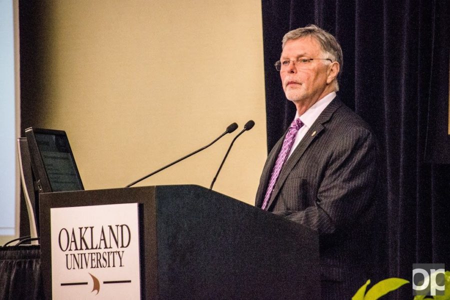 President+Hynd+proposes+a+mission+statement+for+Oakland+University.