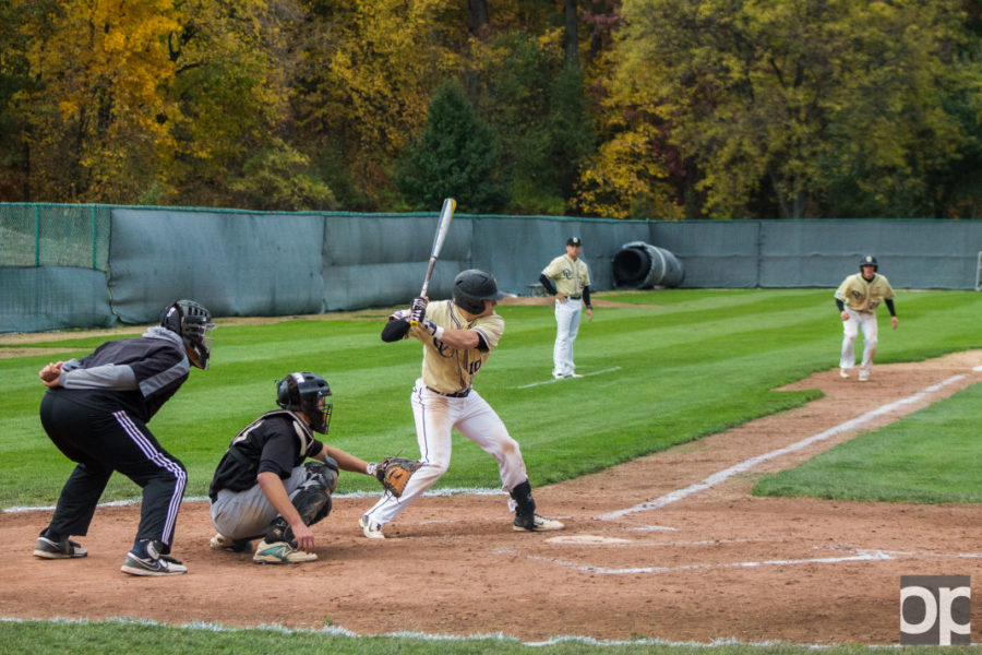 The series started with a doubleheader Saturday where Oakland walked-off in the 11th inning, winning 10-9