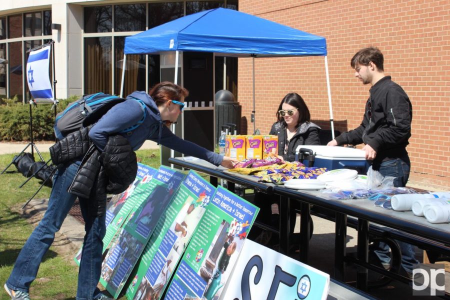 SFI hosted the Colors of Israel event outside the Oakland Center on Thursday to inform students about Israels culture. 