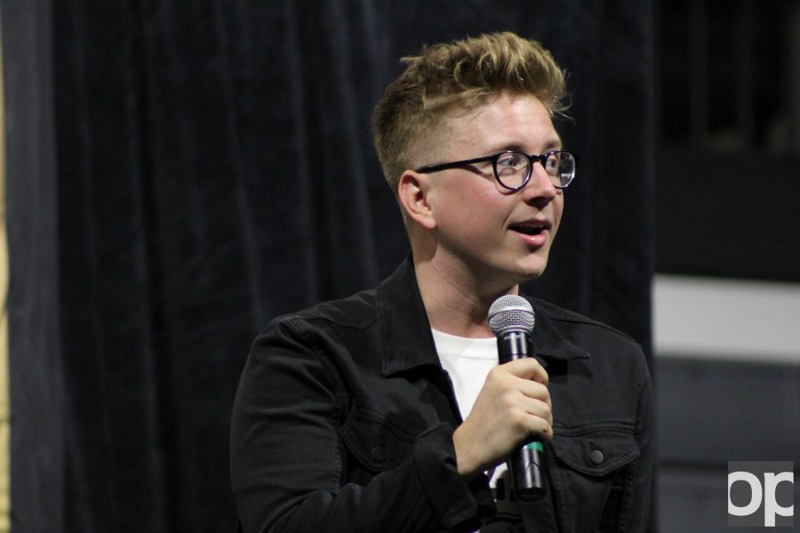 Oakland University welcomed Tyler Oakley and Korey Kuhl at the Orena Wednesday night. Fans with Oakleys book were able to get his autograph after the event. Check out our Facebook album for all the photos. 