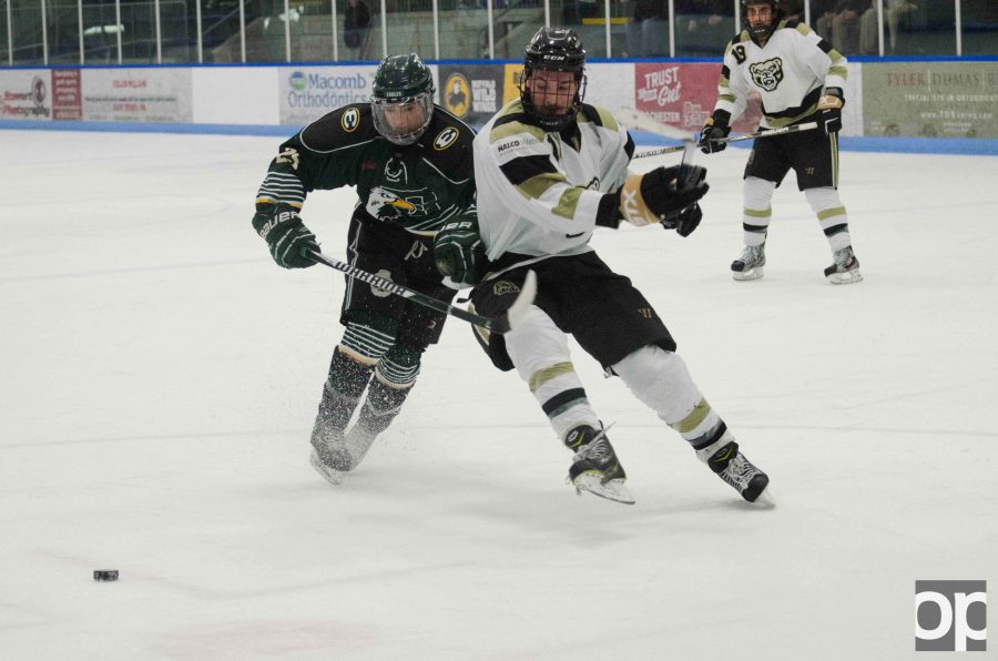 Oakland’s Division I club hockey team battled it out against Eastern Michigan University at the Onyx Ice Arena, but eventually lost 4-2.