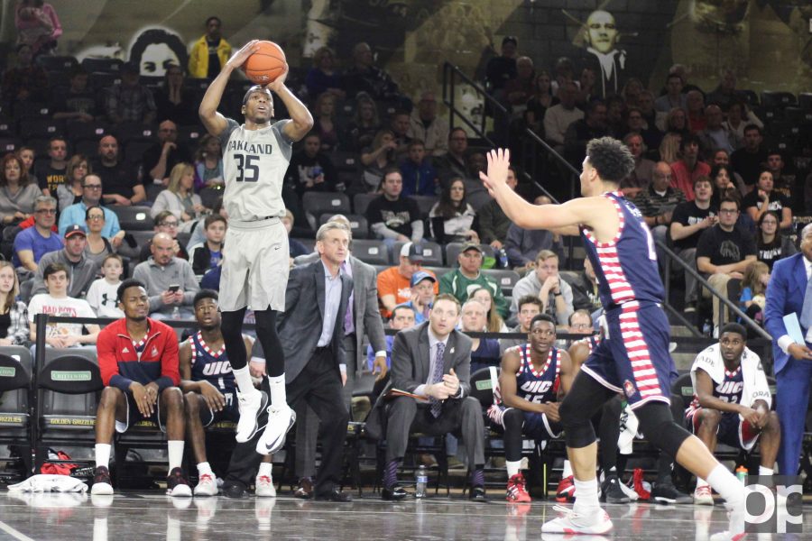Martez Walker led the Golden Grizzlies to their sixth straight win with 21 points on Sunday, Feb. 19 at the Orena. 