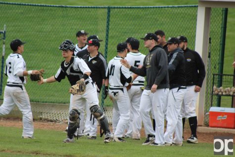 In the three-game series season opener for Oakland baseball, the Golden Grizzlies won the third game and ended the series with a 1-2 record. 