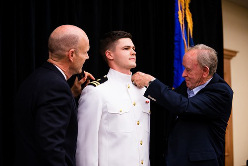 School Of Medicine Graduate Becomes U S Naval Flight Surgeon