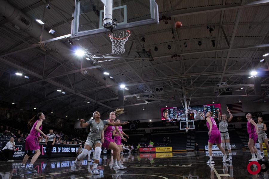 Women’s basketball defeats Green Bay 93-88 on Thursday, Jan. 9 in the O’rena.
