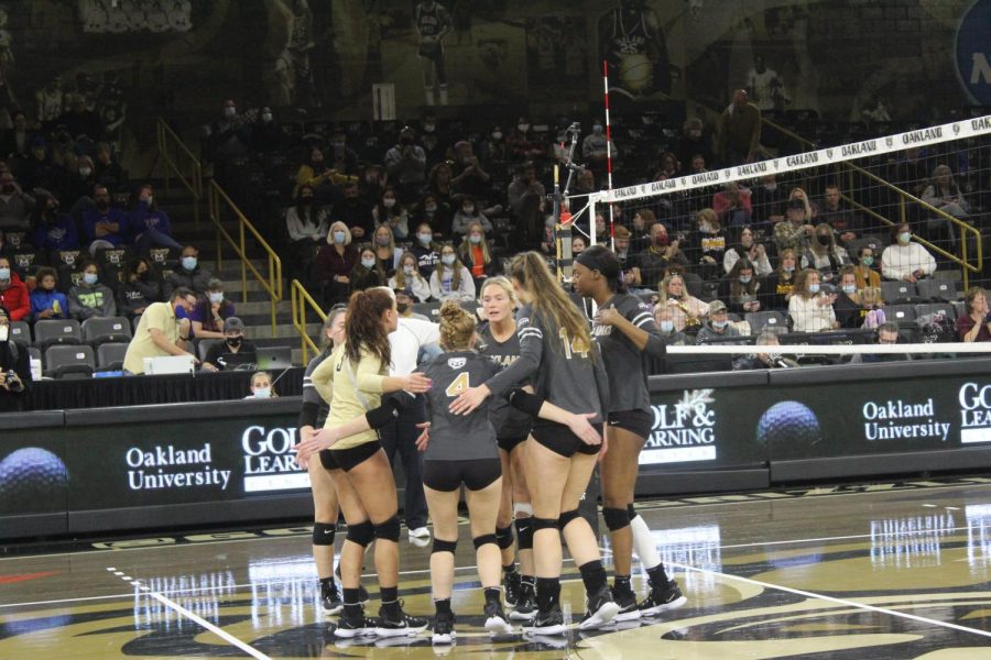 The volleyball team in a huddle after losing a point against Northern Kentucky on Nov. 13.