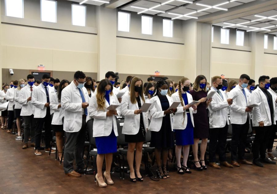 OUWB+students+at+a+White+Coat+Ceremony+in+summer+2021.