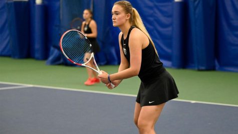 Liza Mladentseva earned the Oakland tennis teams only point on Friday.
