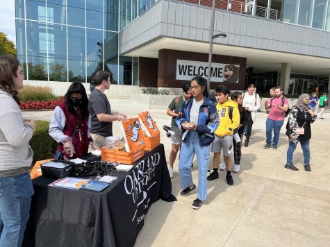 To help students prepare for Michigan’s statewide general election on Nov. 8, Oakland University Student Congress (OUSC) gave out information about voting alongside slices of pizza during their Slice of Democracy event.