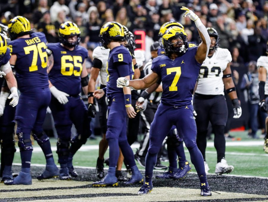 Michigan+running+back+Donovan+Edwards+celebrates+a+touchdown+scored+tight+end+Luke+Schoonmaker+against+Purdue+during+the+first+half+of+the+Big+Ten+championship+game+on+Saturday%2C+Dec.+3%2C+2022%2C+in+Indianapolis.