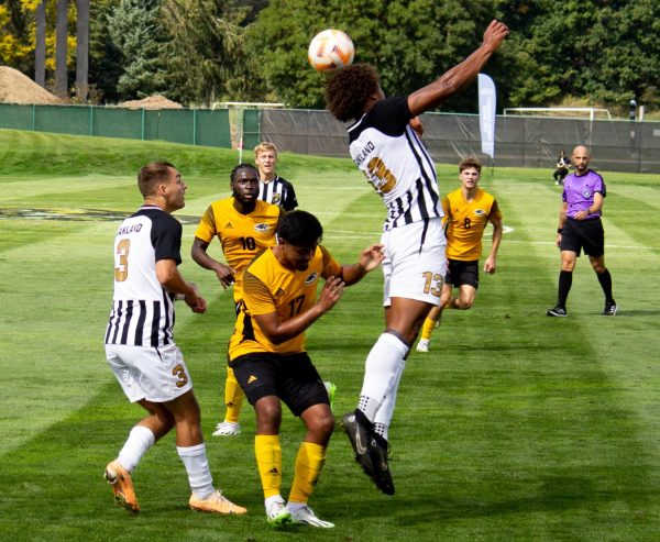 Men’s soccer secures thrilling victory over UW-Milwaukee Panthers