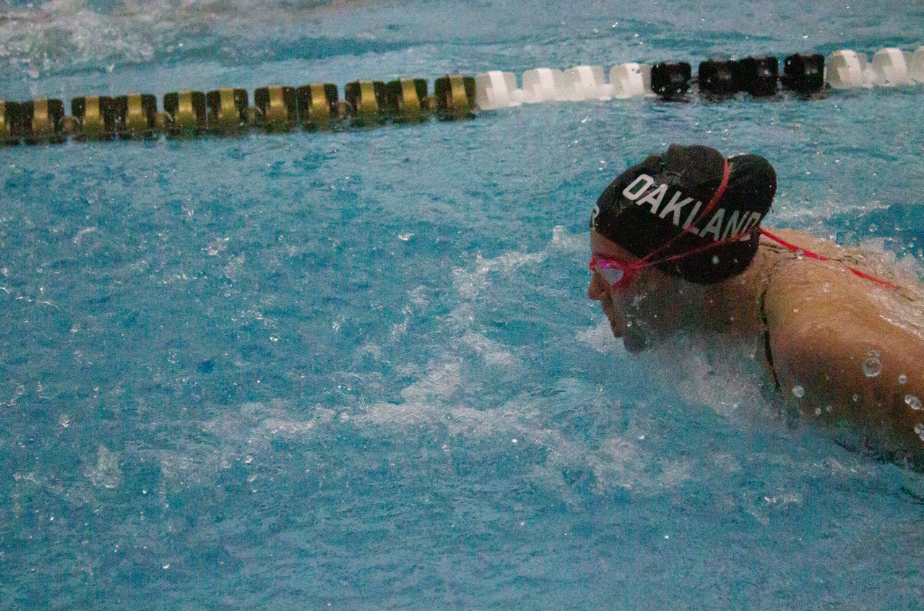 Womens swim and dive team falls to Toledo