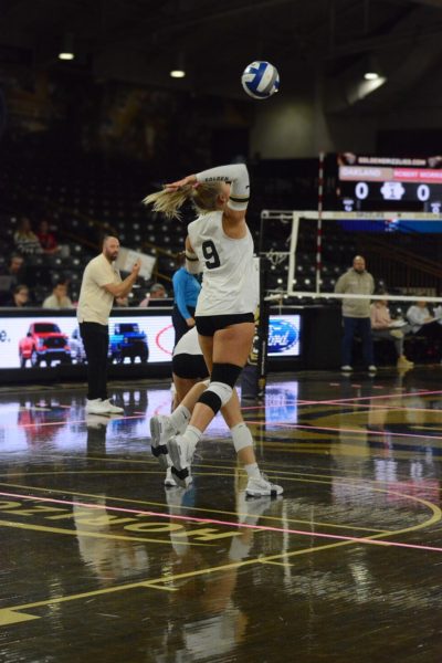 Sweeping the Colonials: Oakland Volleyball beats Robert Morris Colonials for first conference win on the season