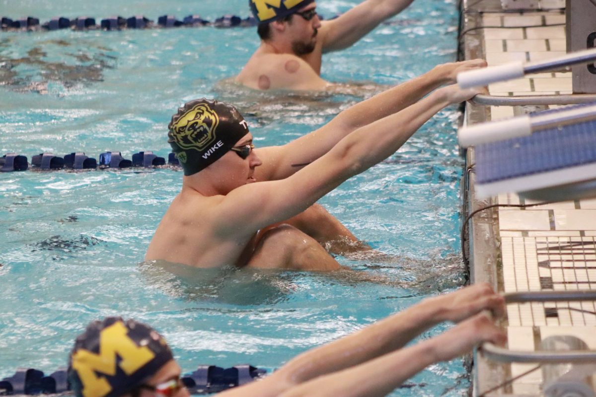 Oakland swim and dive fall on the road at University of Michigan