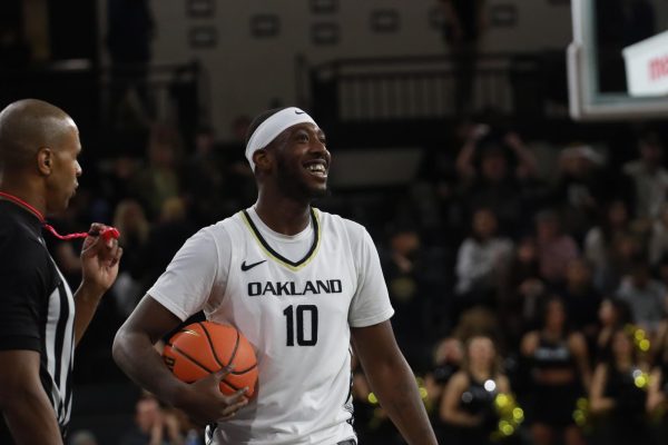 No Kampe, No Problem: Golden Grizzlies extinguish Green Bay at home