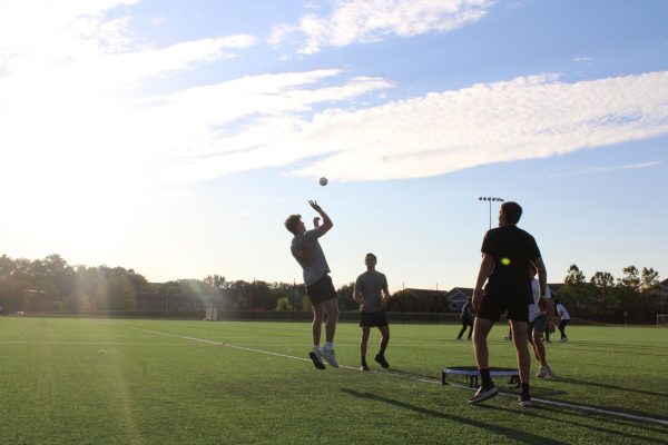 Roundnet hosts largest Spikeball competition in OU history