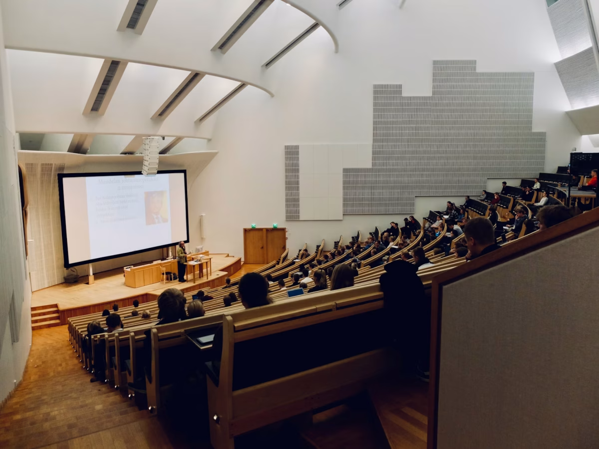 Why do OU students choose their majors?